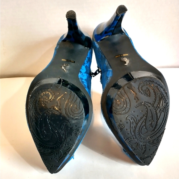 Beautiful Blue and Black Dollhouse Stilletos Size 6.5 - Picture 9 of 11